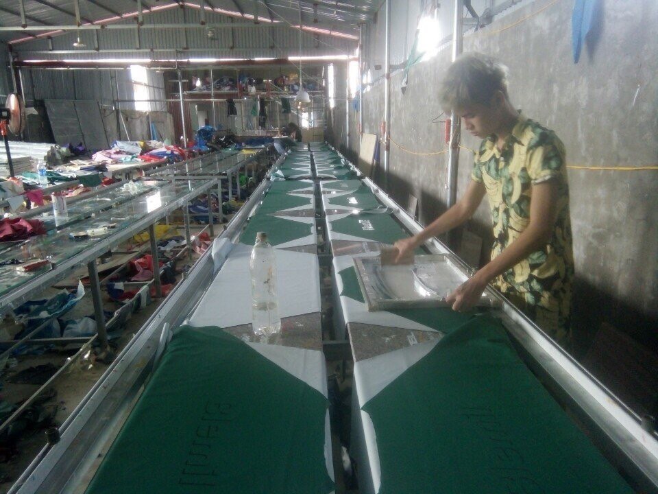 Các bước kỹ thuật để sản xuất áo mưa quảng cáo